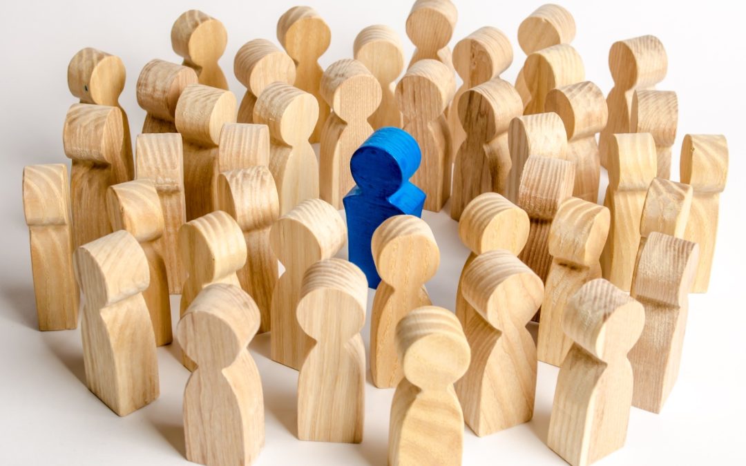 How to Introduce a Large Cast of Characters without Confusing Readers